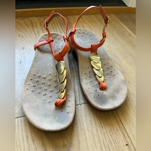 Vionic Miami Sandal, Orange in Size 6 - EUC